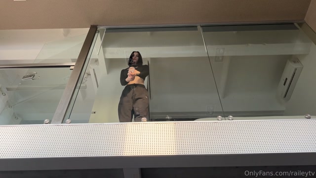 Just another day in the office 🤭